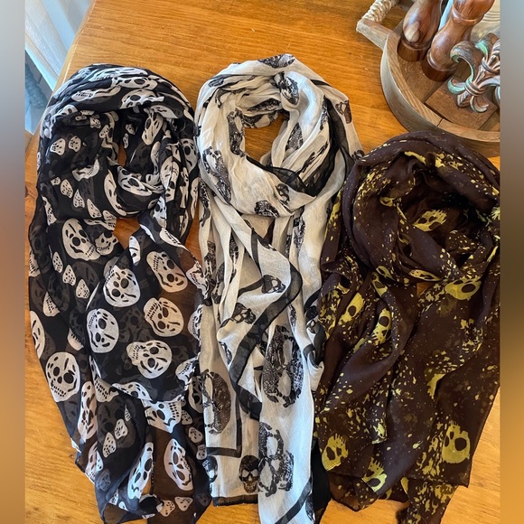 Scull scarfs - Picture 1 of 8